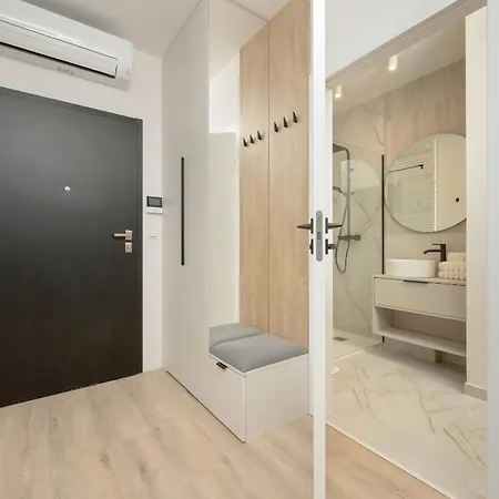 Dmowskiego Kepa Mieszczanska With Free Garage By Renters 아파트